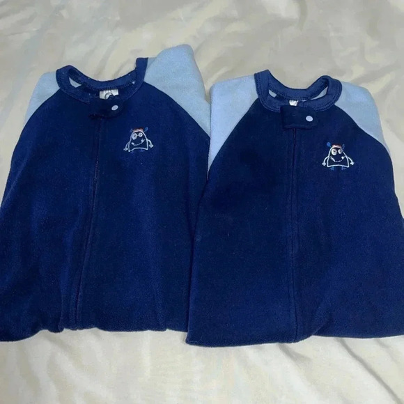 18 month Gerber fleece pjs - Picture 1 of 4